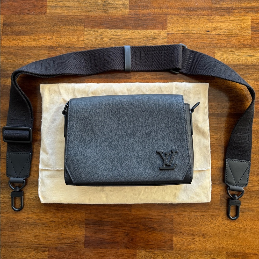 Louis Vuitton Black Takeoff Messenger Bag, size PM, Premium Leather